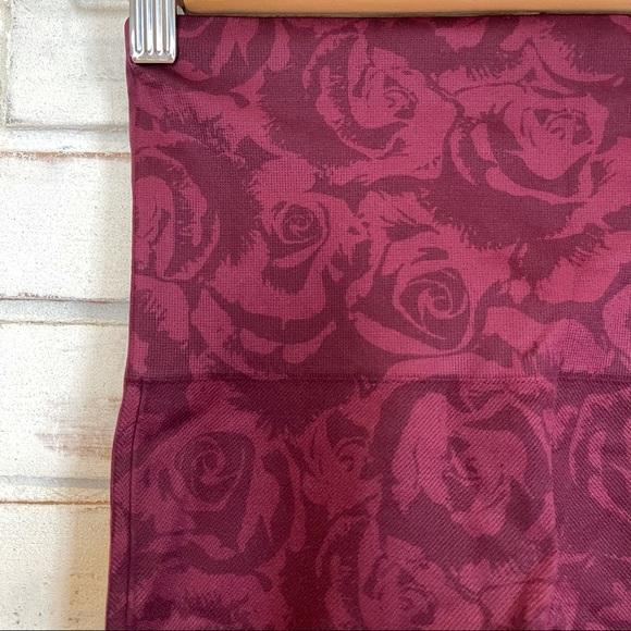 Spanx lamn cropped garnet rose leggings NWT - Picture 4 of 7